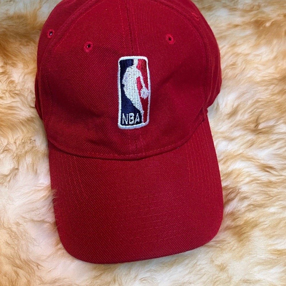 🏀 NBA Fitted‎ Hat – Red with Classic Logo 🔴